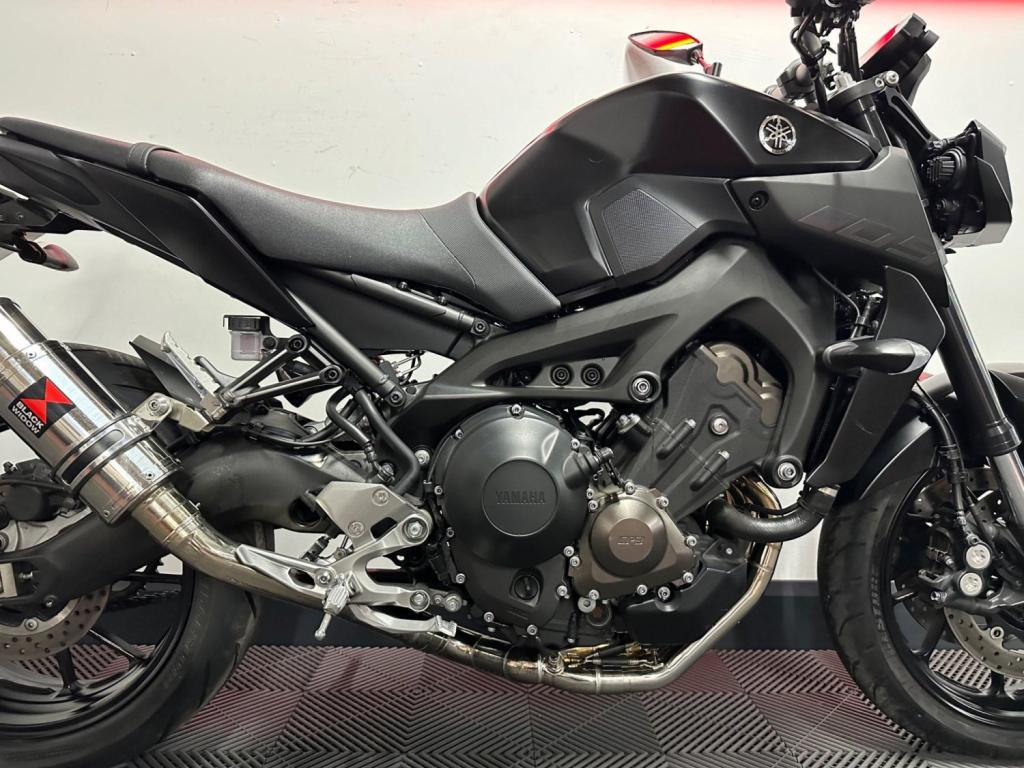YAMAHA MT-09