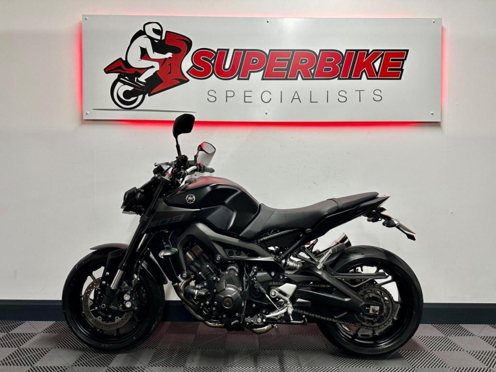 YAMAHA MT-09