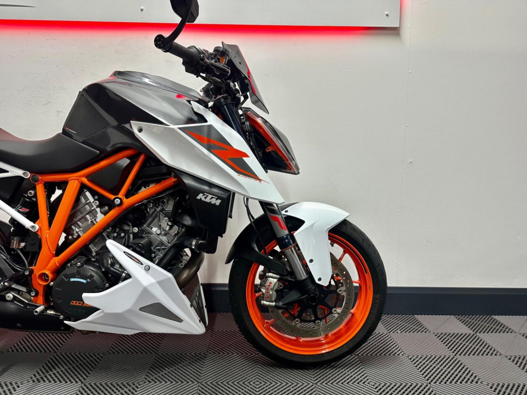 KTM 1290 SUPER DUKE R