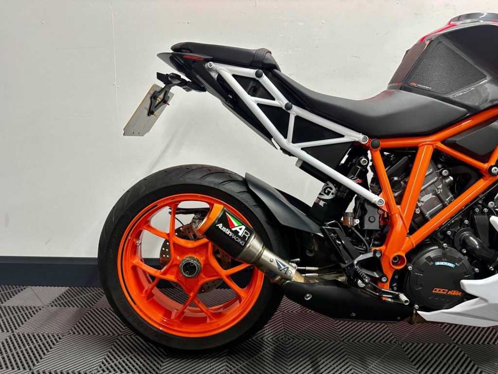 KTM 1290 SUPER DUKE R