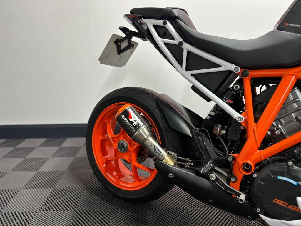 KTM 1290 SUPER DUKE R