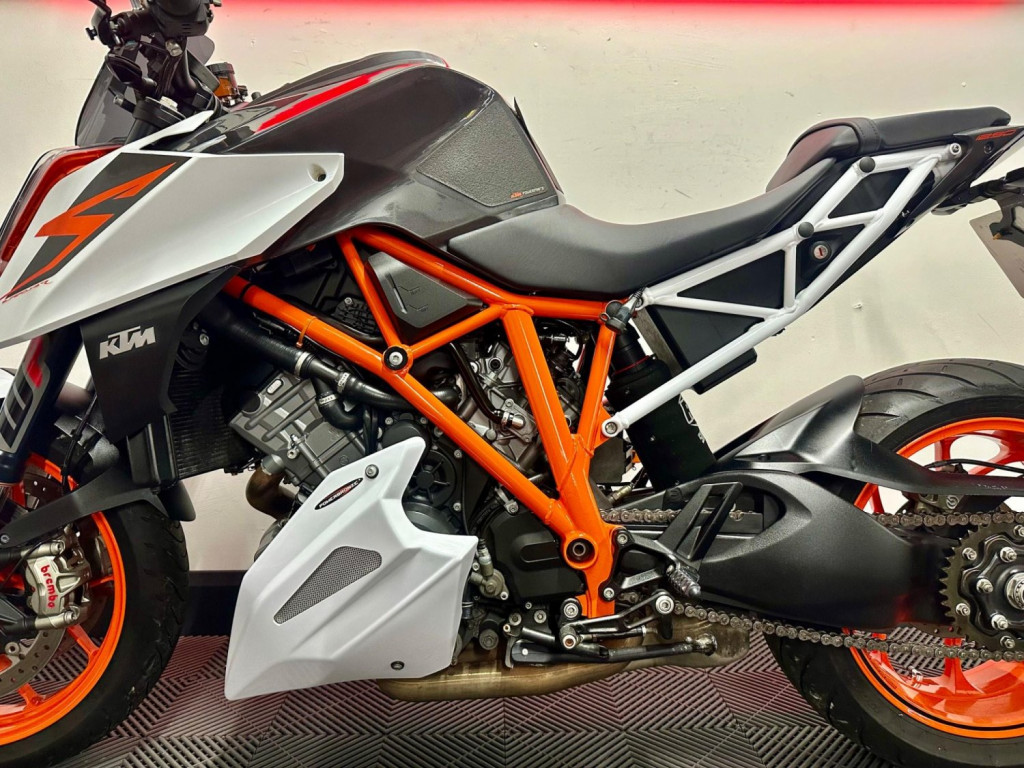 KTM 1290 SUPER DUKE R