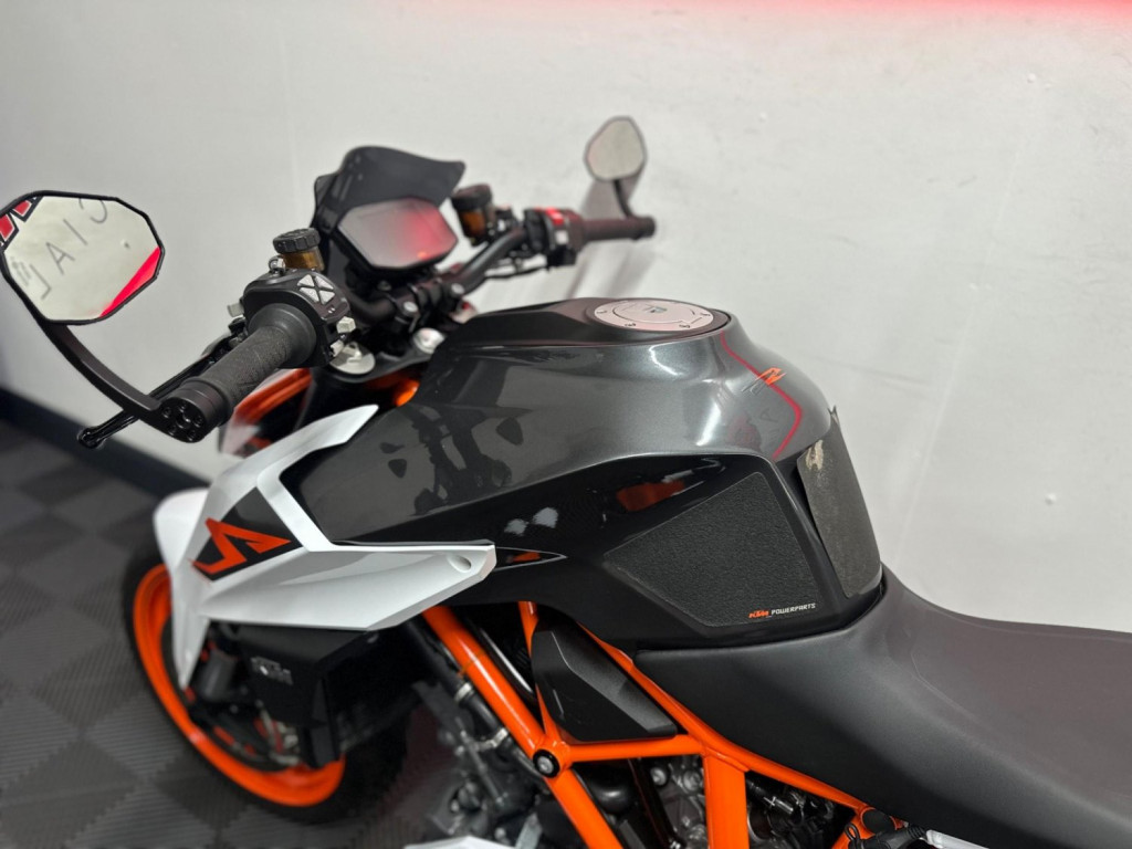 KTM 1290 SUPER DUKE R