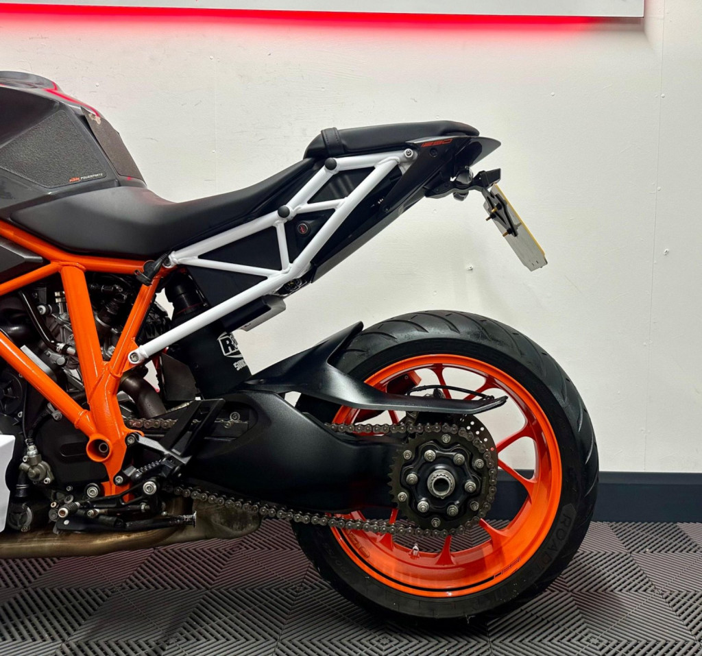 KTM 1290 SUPER DUKE R
