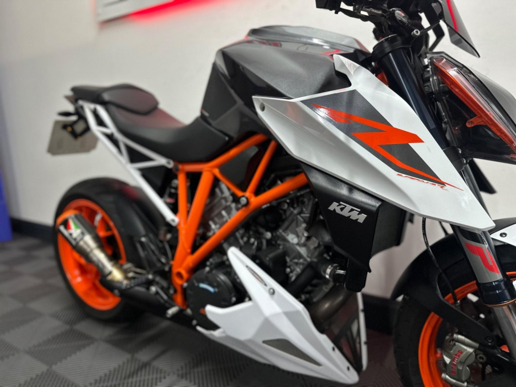 KTM 1290 SUPER DUKE R