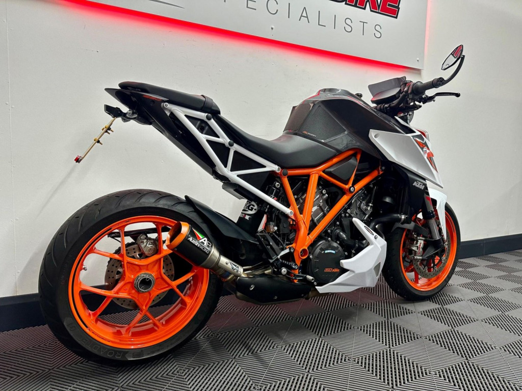 KTM 1290 SUPER DUKE R
