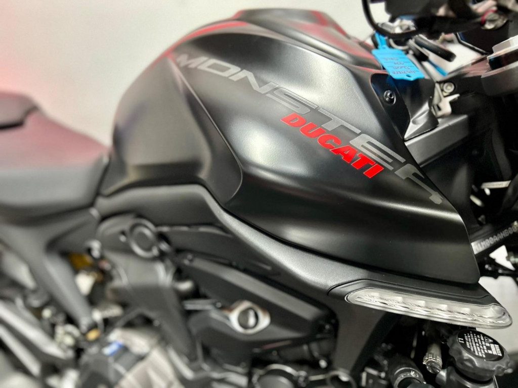 DUCATI Monster