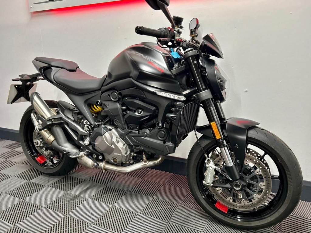 DUCATI Monster