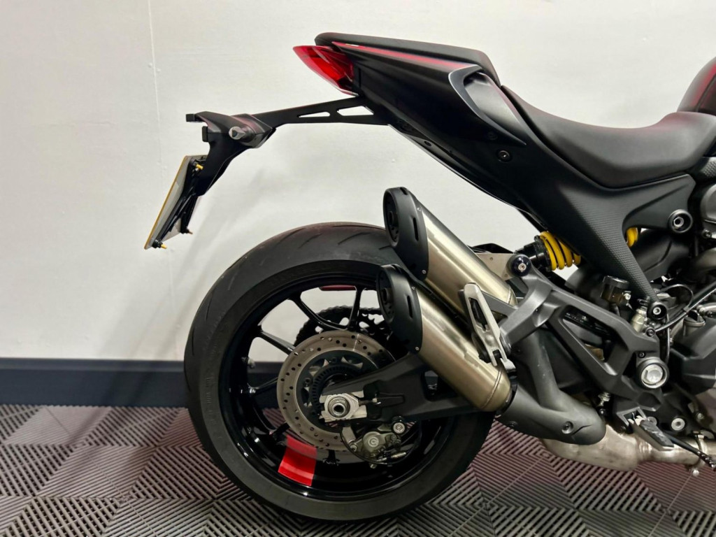 DUCATI Monster