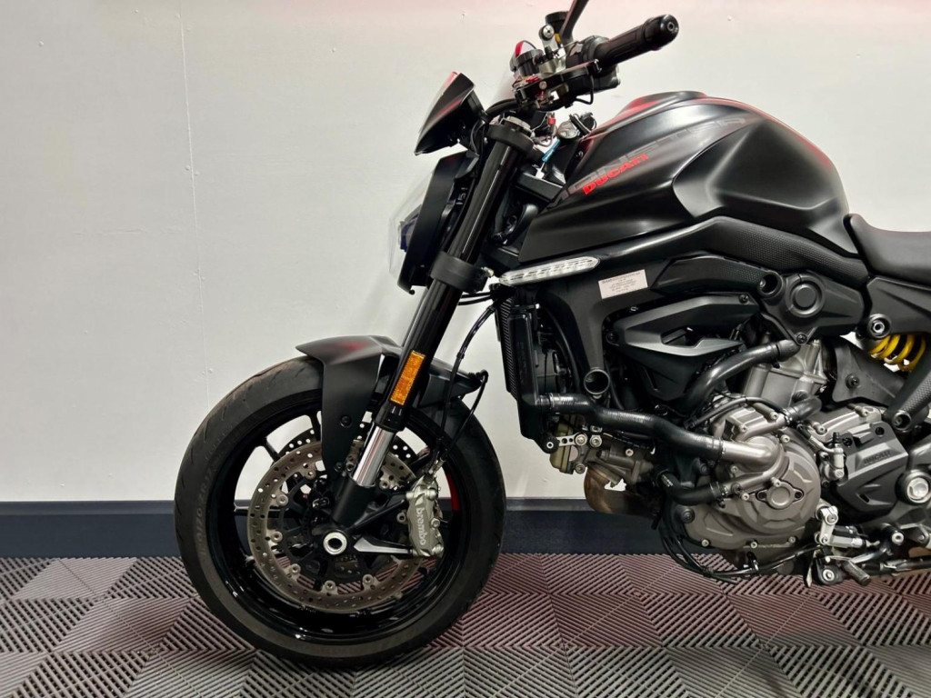 DUCATI Monster