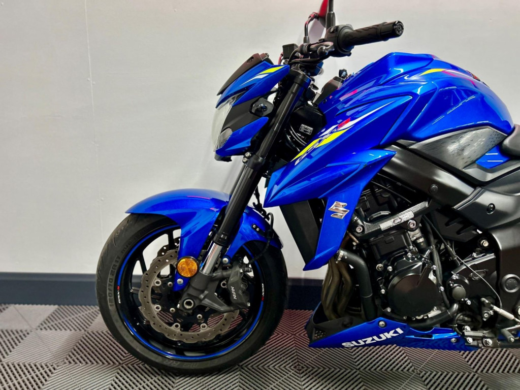 SUZUKI GSX-S750
