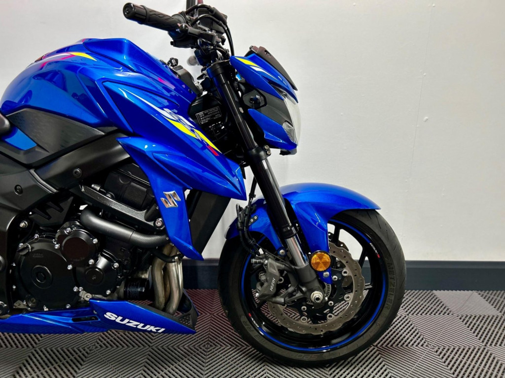 SUZUKI GSX-S750