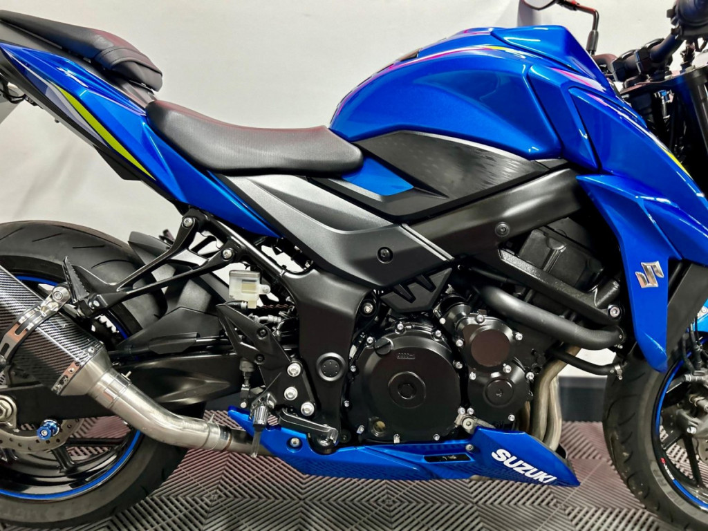 SUZUKI GSX-S750