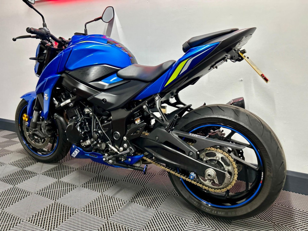 SUZUKI GSX-S750