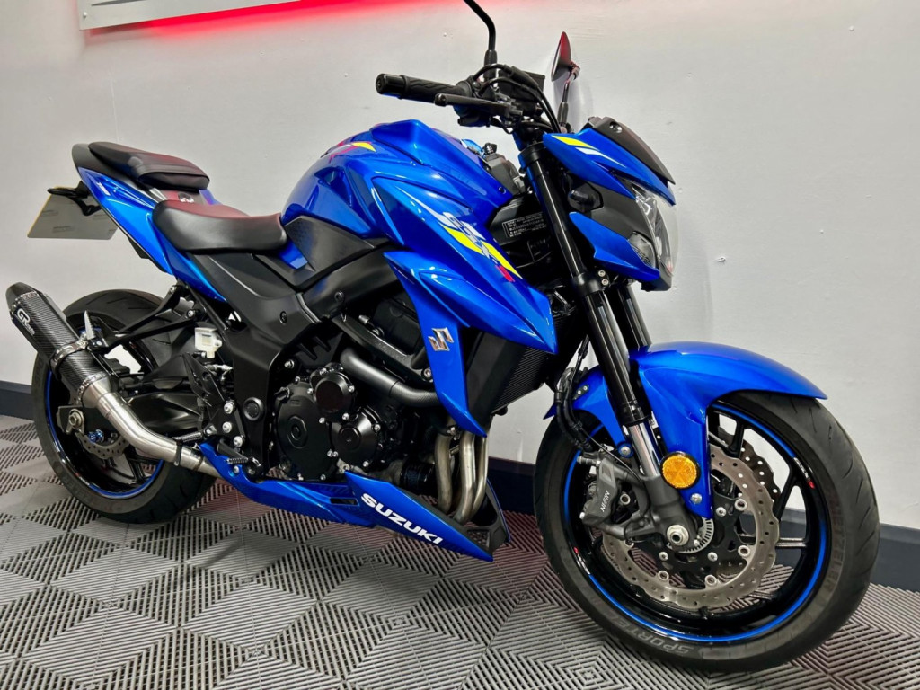 SUZUKI GSX-S750