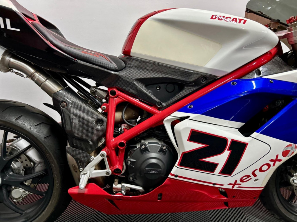 DUCATI 848