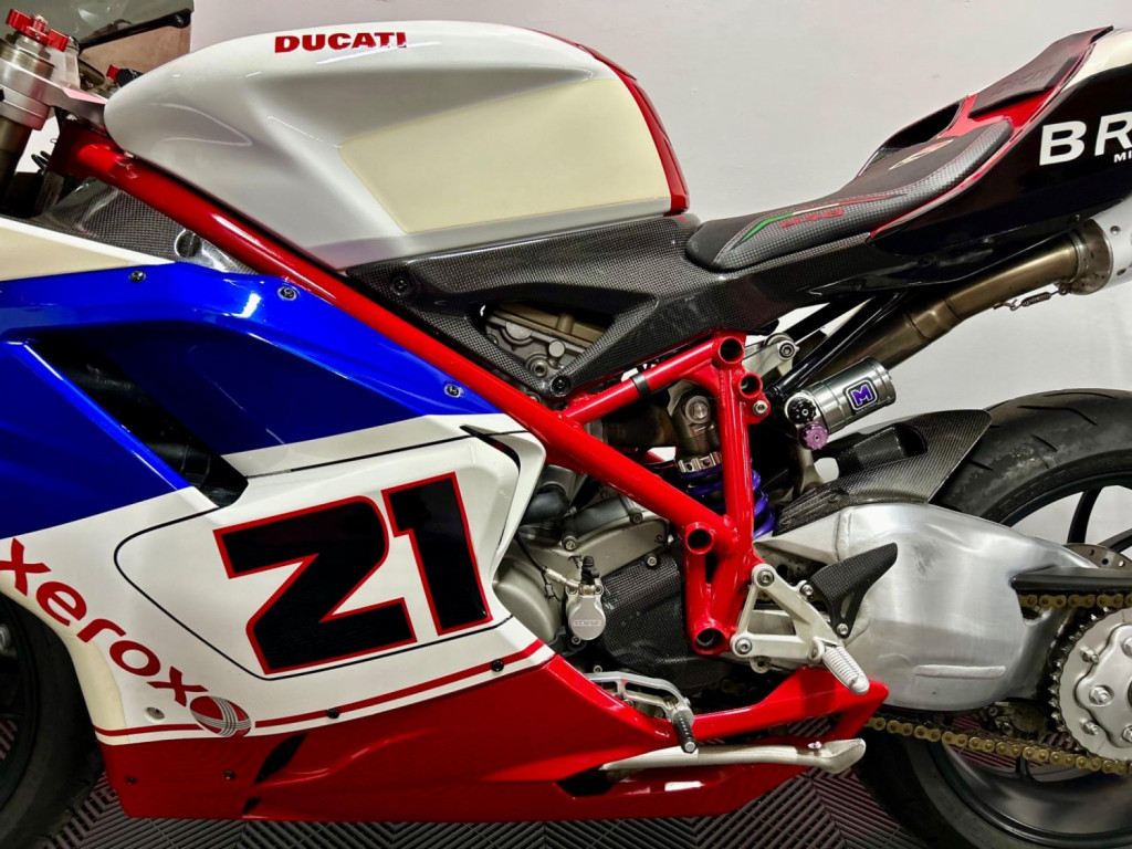 DUCATI 848