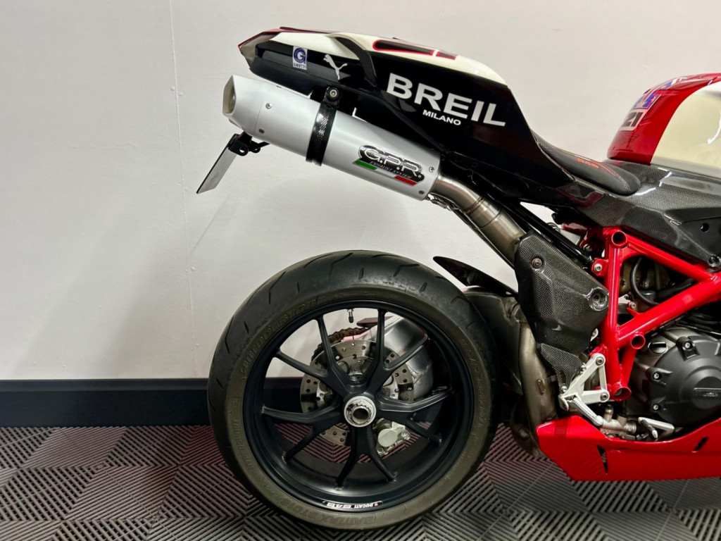 DUCATI 848