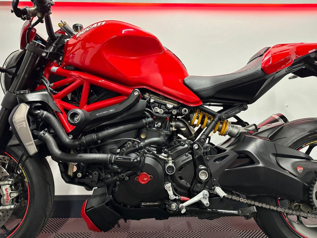 DUCATI MONSTER 1200