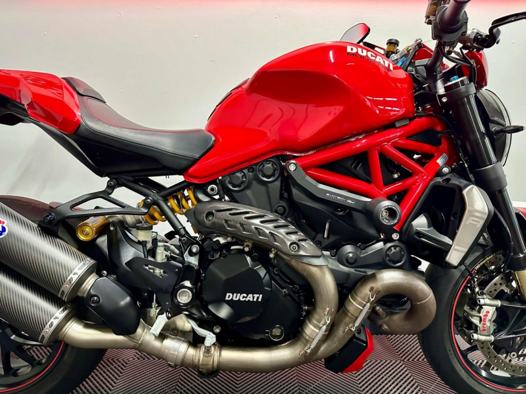 DUCATI MONSTER 1200