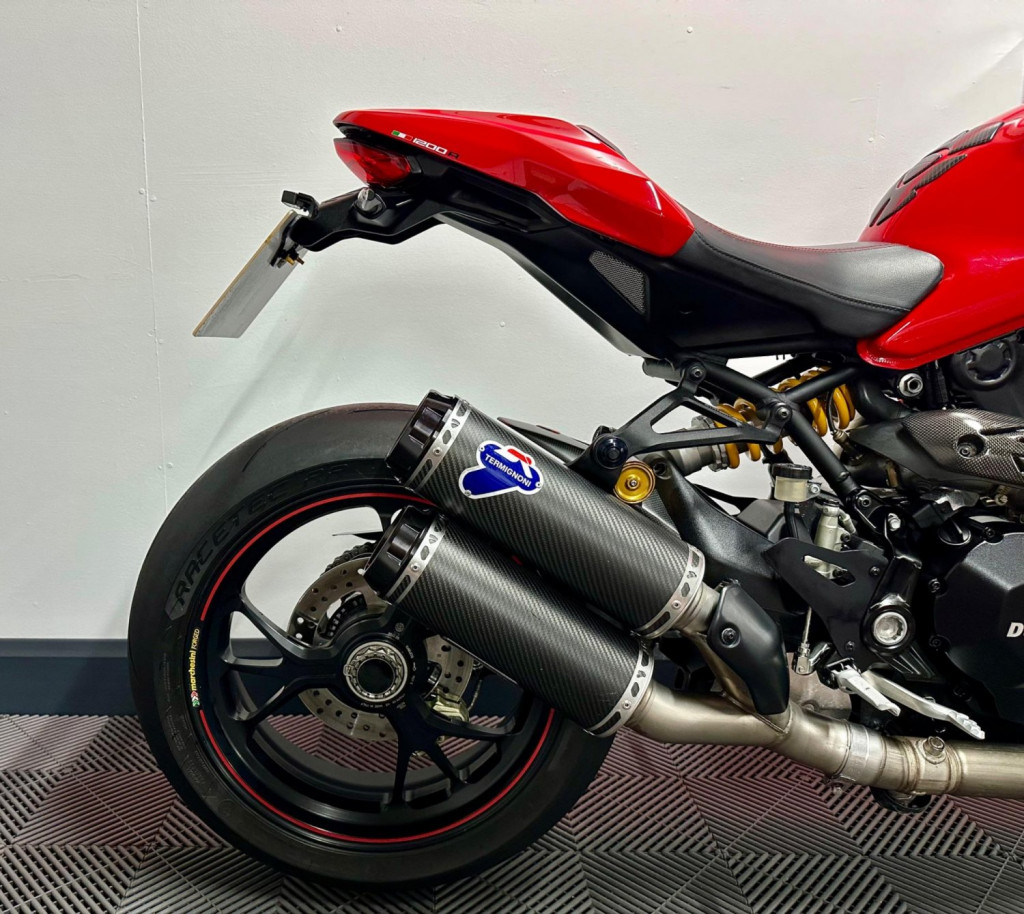 DUCATI MONSTER 1200