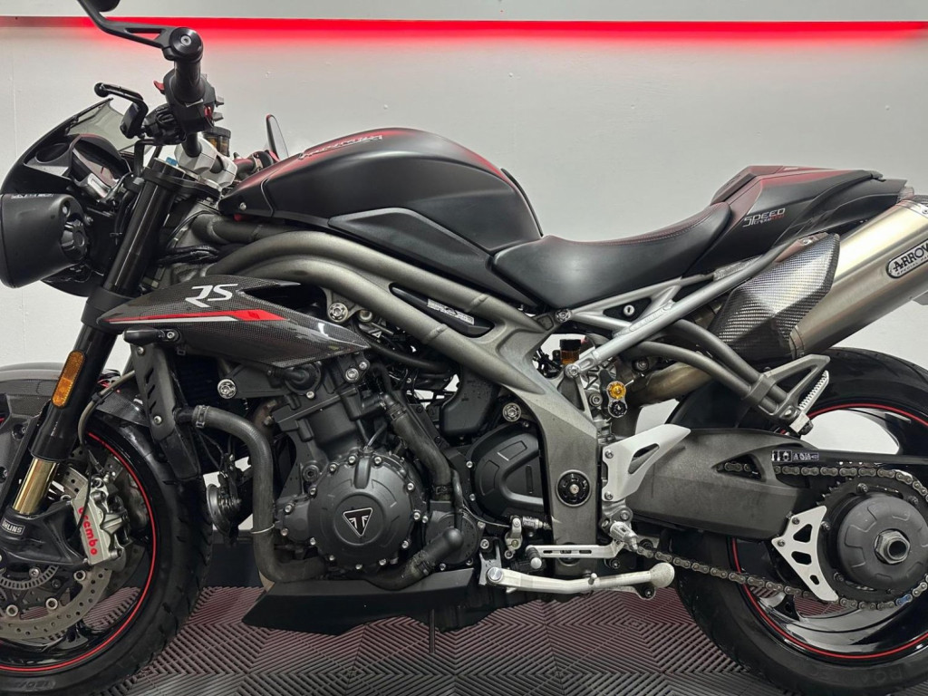 TRIUMPH SPEED TRIPLE 1050