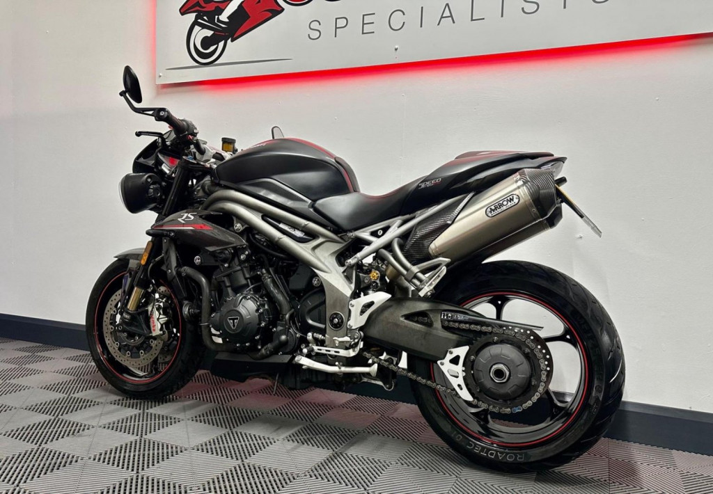 TRIUMPH SPEED TRIPLE 1050