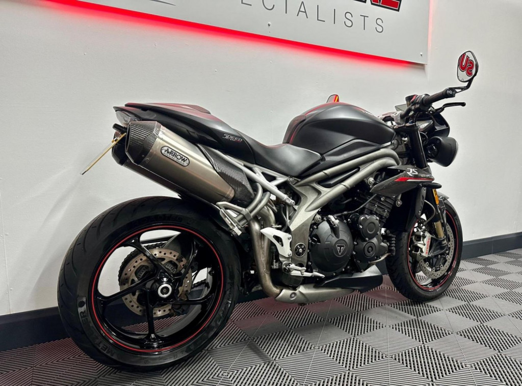 TRIUMPH SPEED TRIPLE 1050