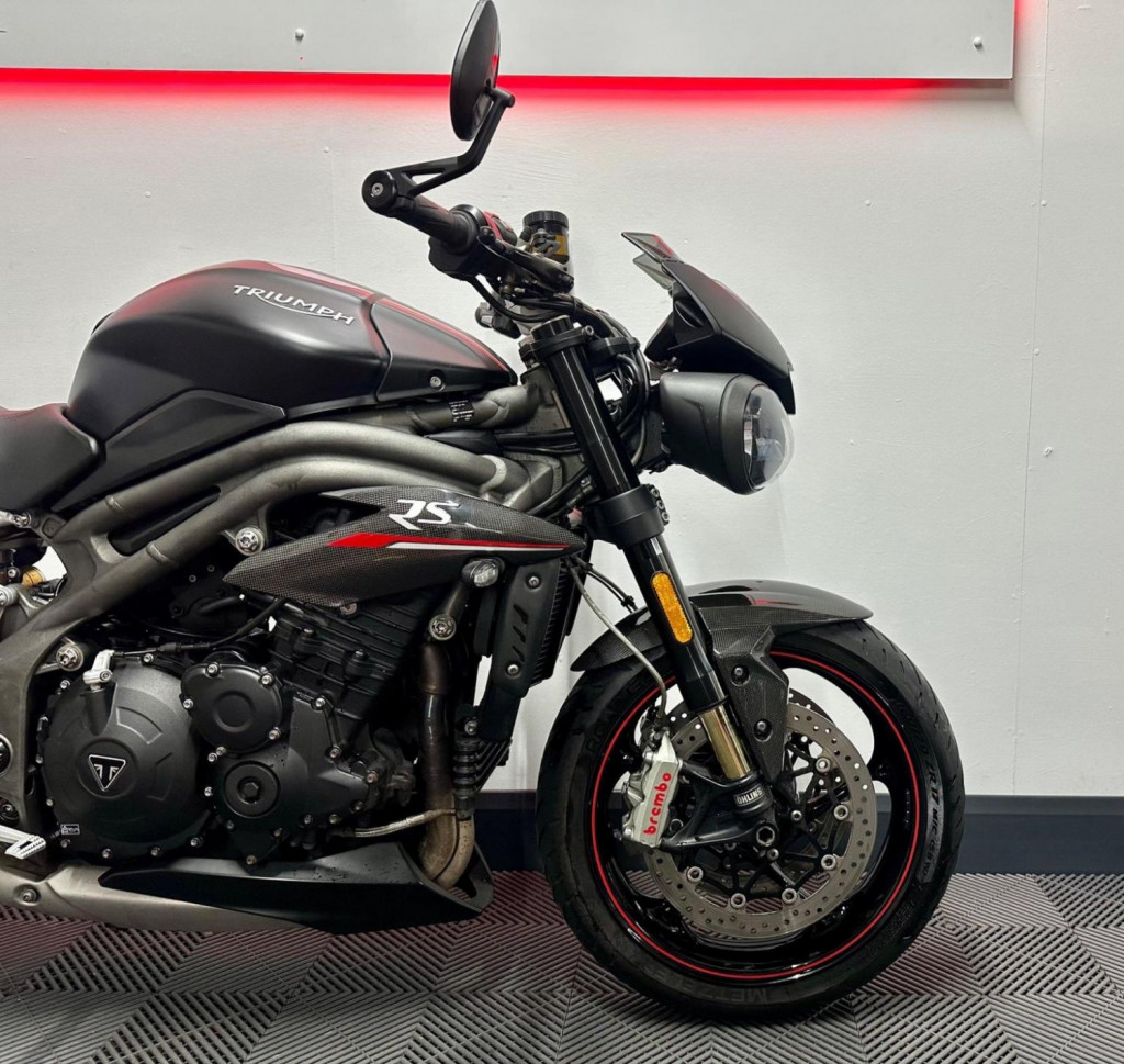 TRIUMPH SPEED TRIPLE 1050