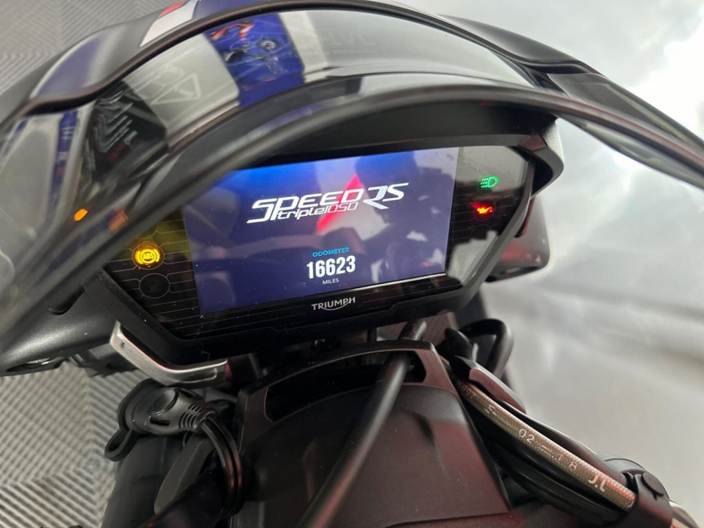 TRIUMPH SPEED TRIPLE 1050