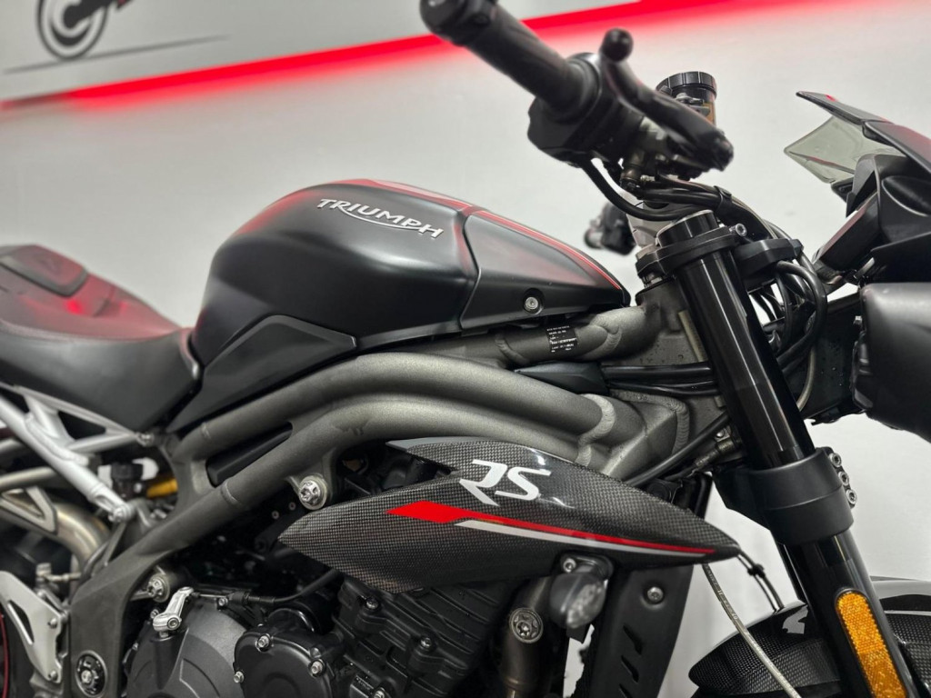 TRIUMPH SPEED TRIPLE 1050