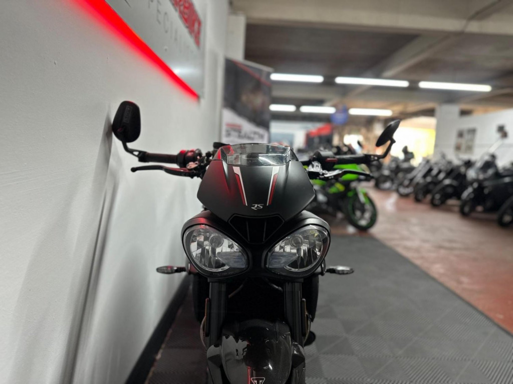 TRIUMPH SPEED TRIPLE 1050