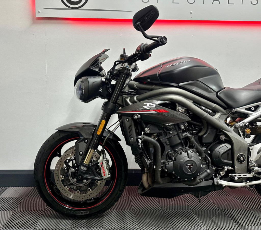 TRIUMPH SPEED TRIPLE 1050