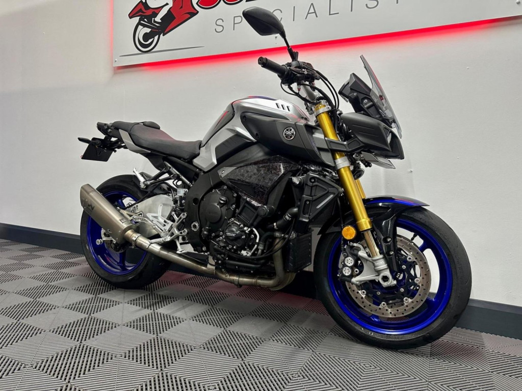 YAMAHA MT-10