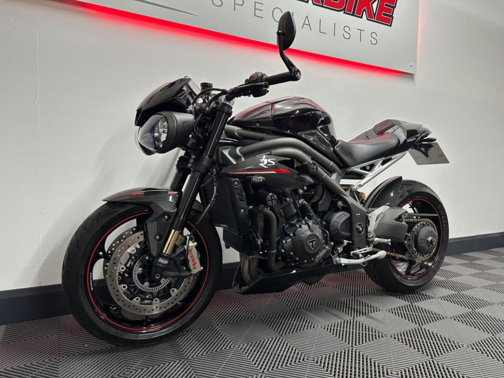 TRIUMPH SPEED TRIPLE 1050
