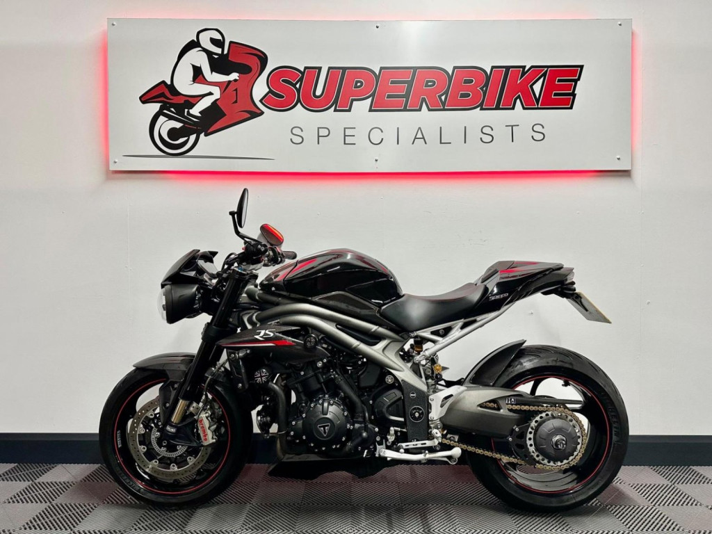 TRIUMPH SPEED TRIPLE 1050