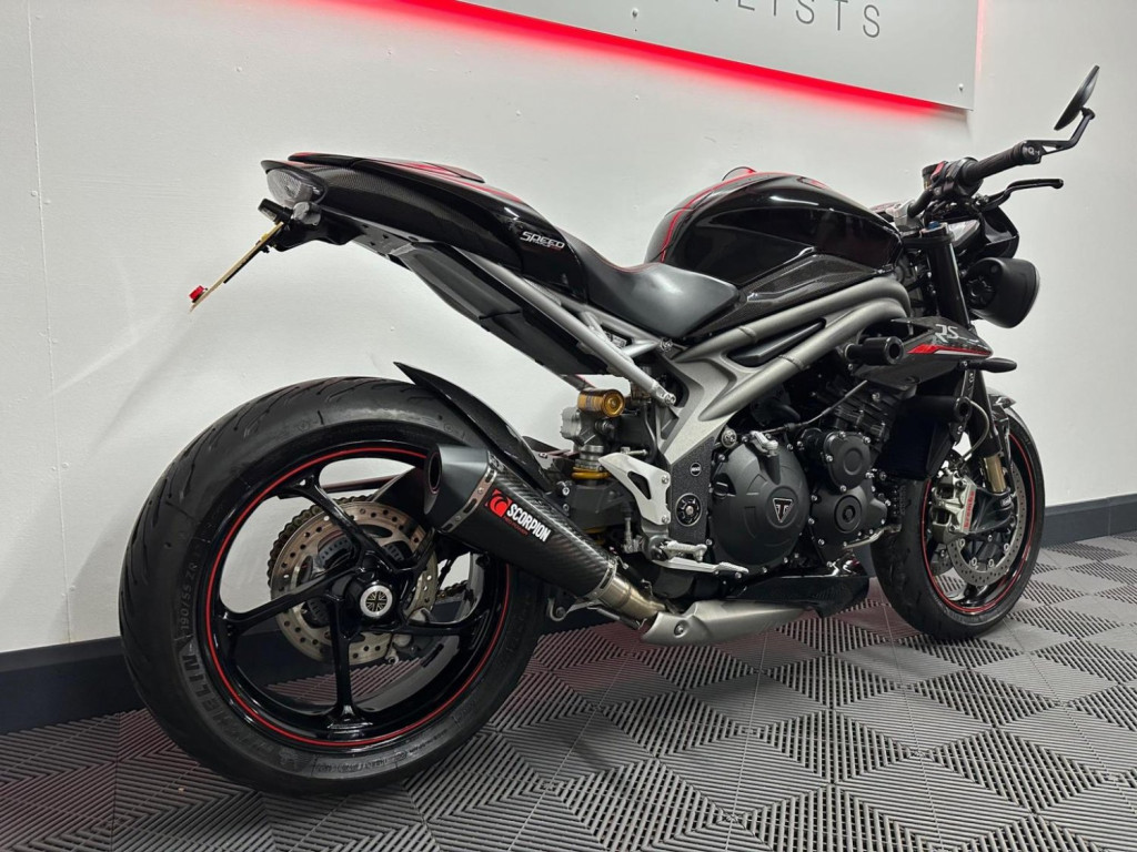 TRIUMPH SPEED TRIPLE 1050