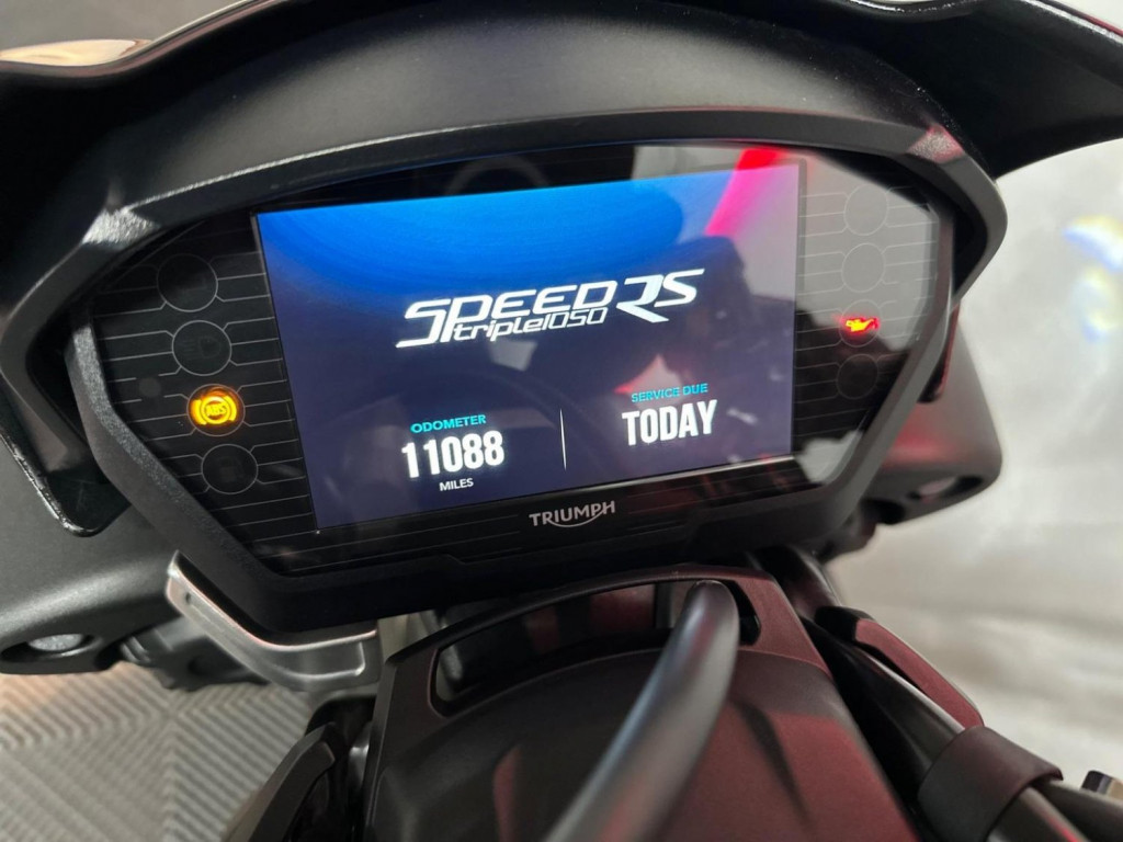 TRIUMPH SPEED TRIPLE 1050