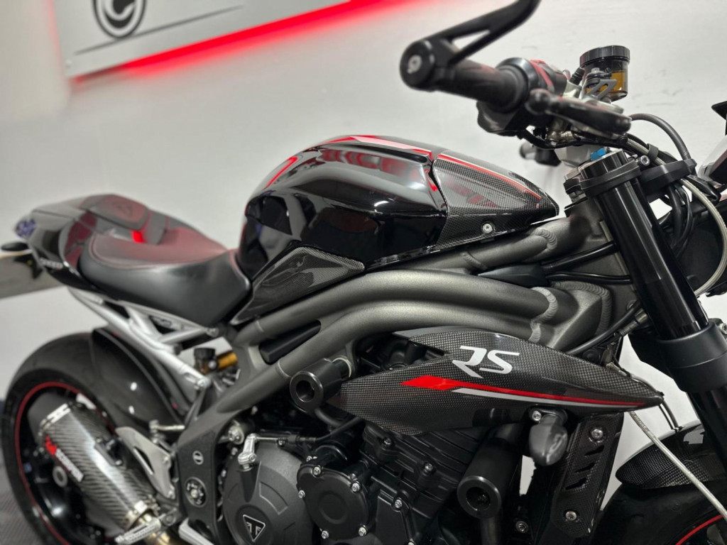 TRIUMPH SPEED TRIPLE 1050