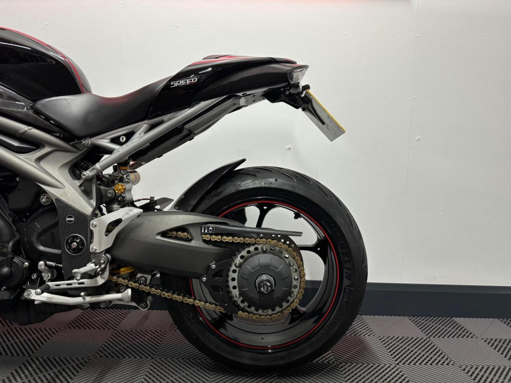 TRIUMPH SPEED TRIPLE 1050