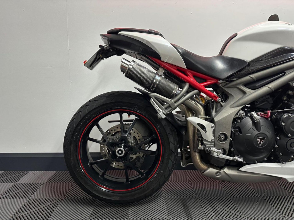 TRIUMPH SPEED TRIPLE 1050