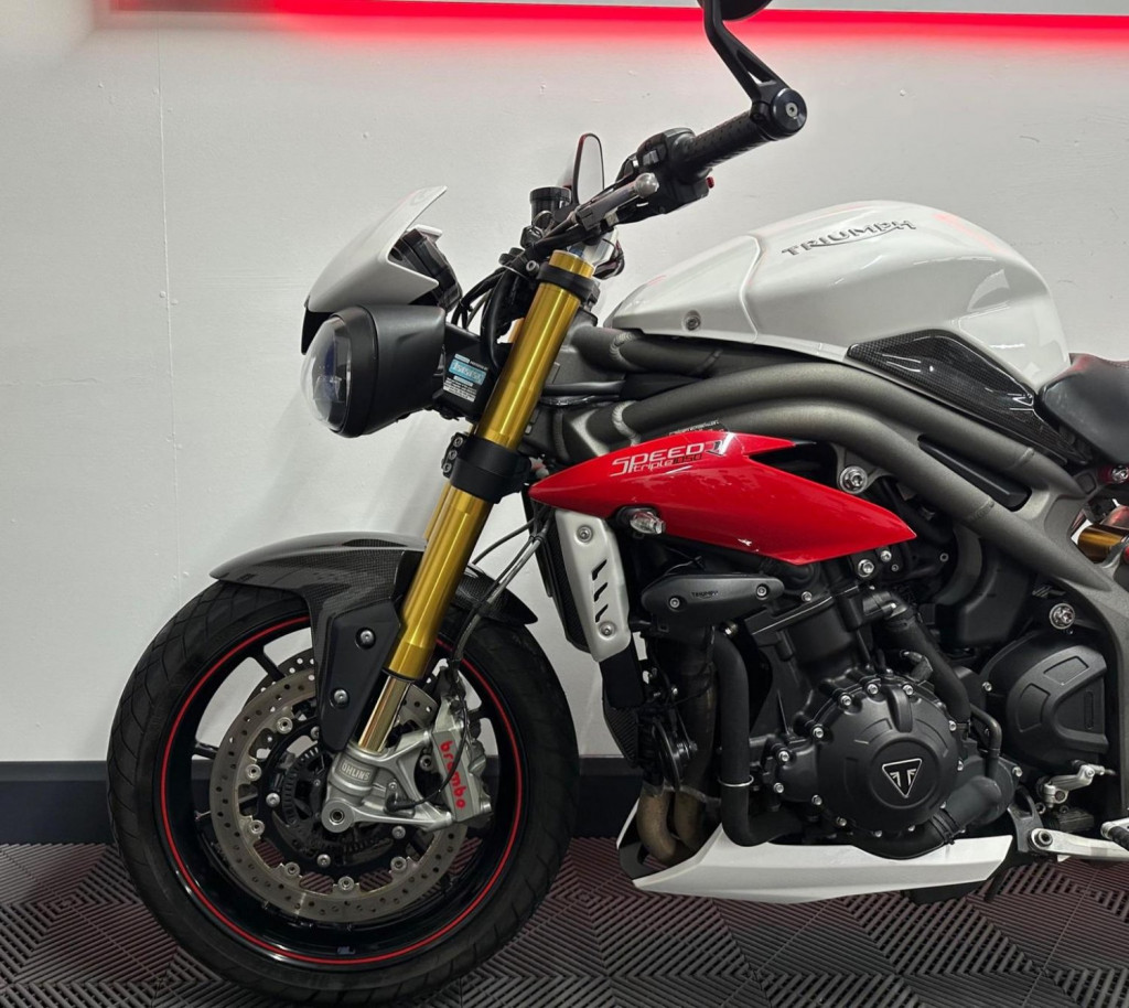 TRIUMPH SPEED TRIPLE 1050