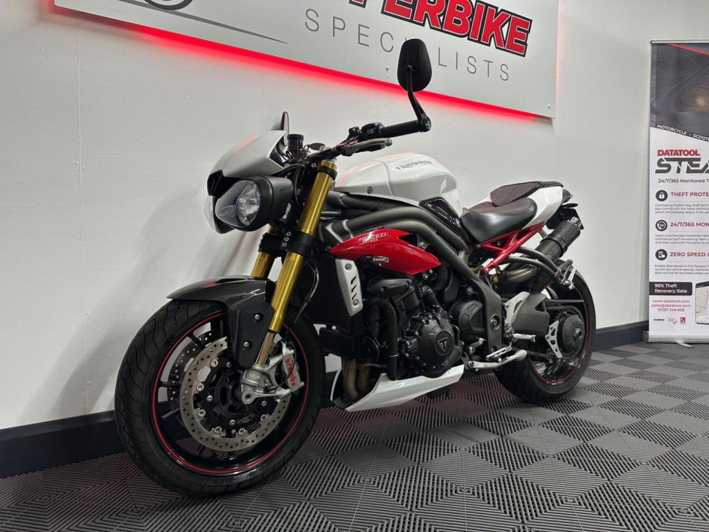 TRIUMPH SPEED TRIPLE 1050