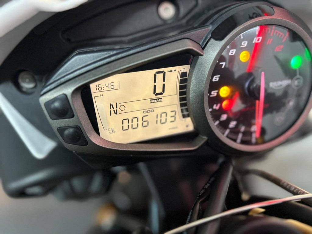 TRIUMPH SPEED TRIPLE 1050