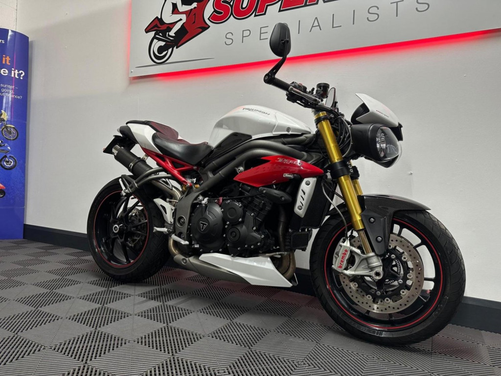 TRIUMPH SPEED TRIPLE 1050