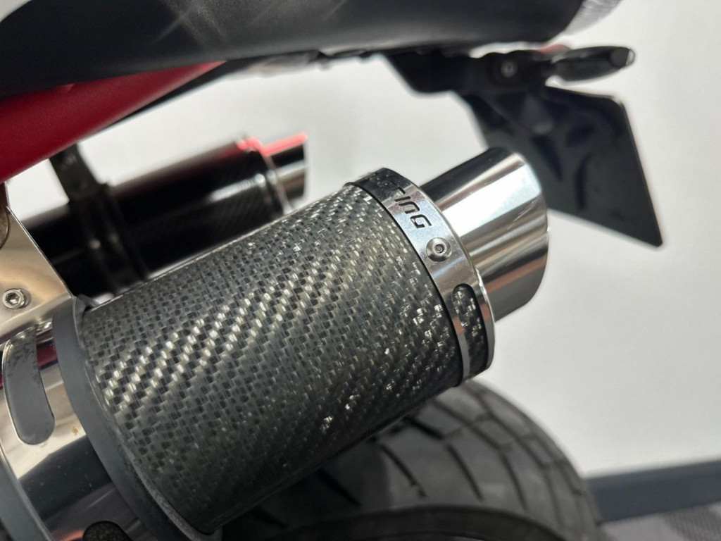 TRIUMPH SPEED TRIPLE 1050