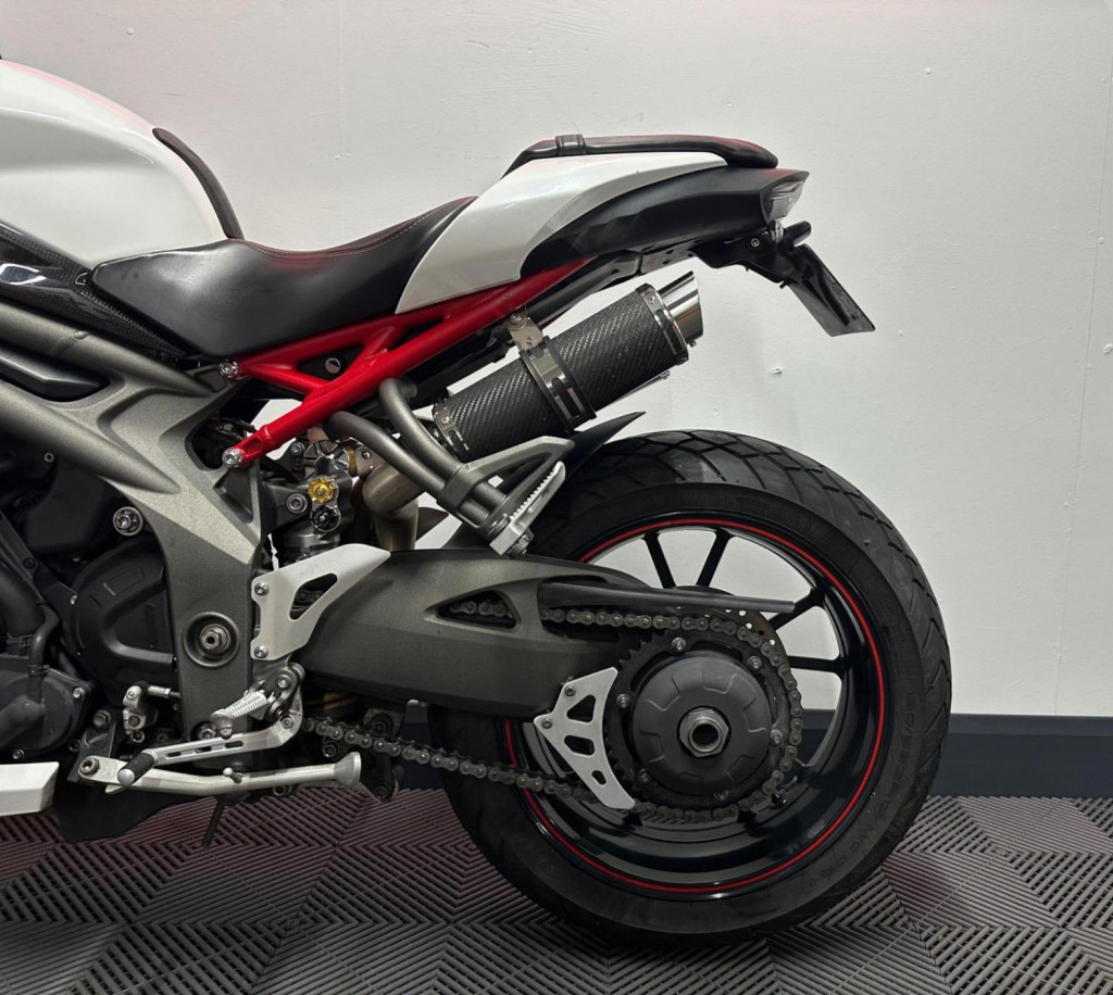 TRIUMPH SPEED TRIPLE 1050