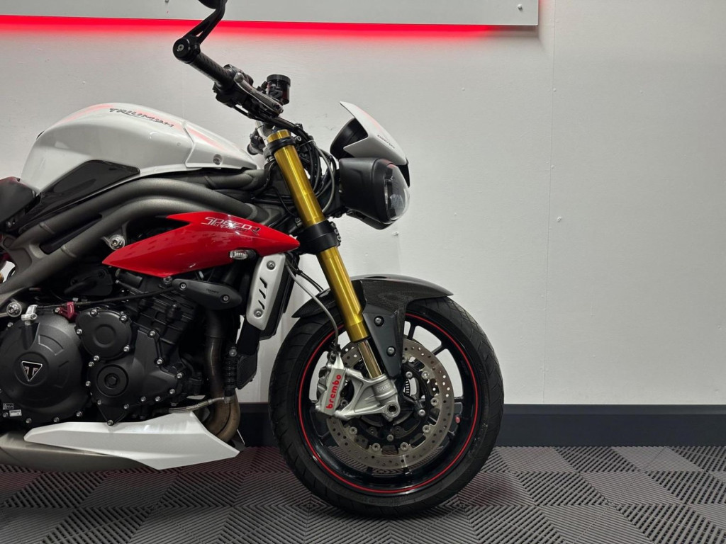 TRIUMPH SPEED TRIPLE 1050