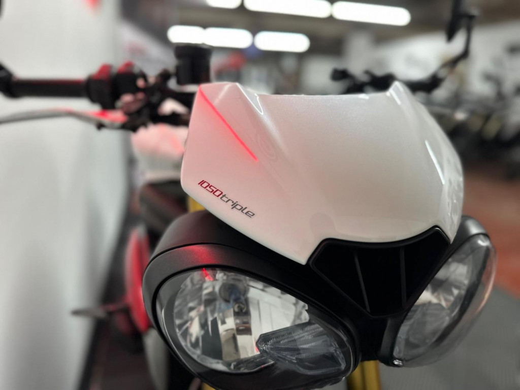 TRIUMPH SPEED TRIPLE 1050