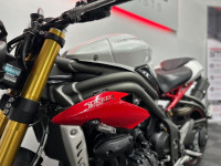 TRIUMPH SPEED TRIPLE 1050